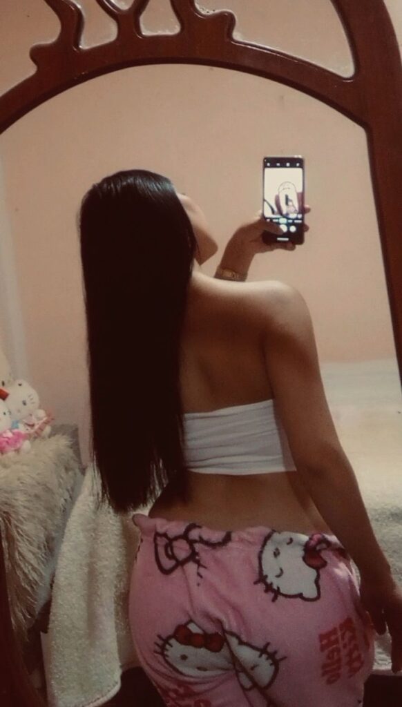 Valide-i Atik Escort – Balık etli escort profili için zarif bir kadın silüeti